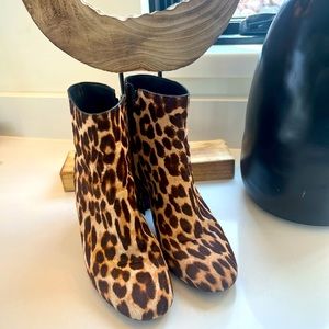 Classic Tory booties in leopard print